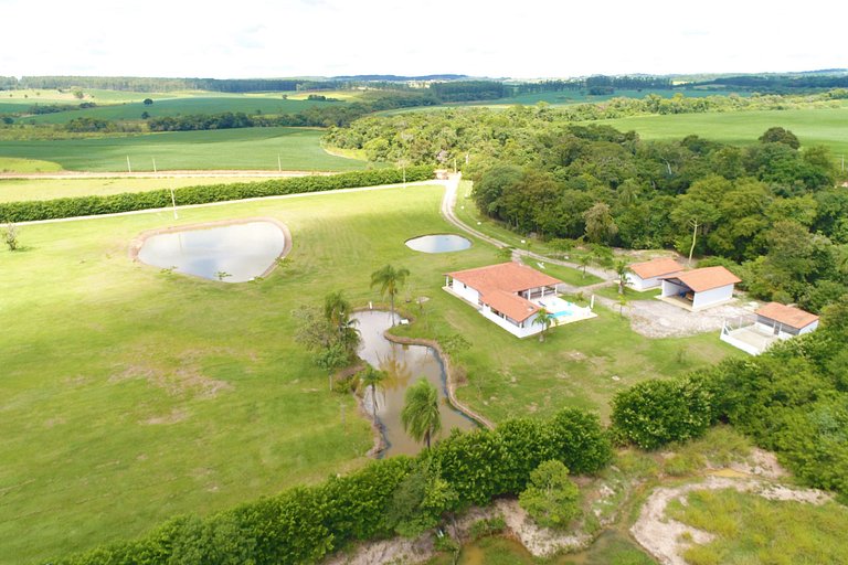 Casa de Campo com Piscina e Churrasqueira