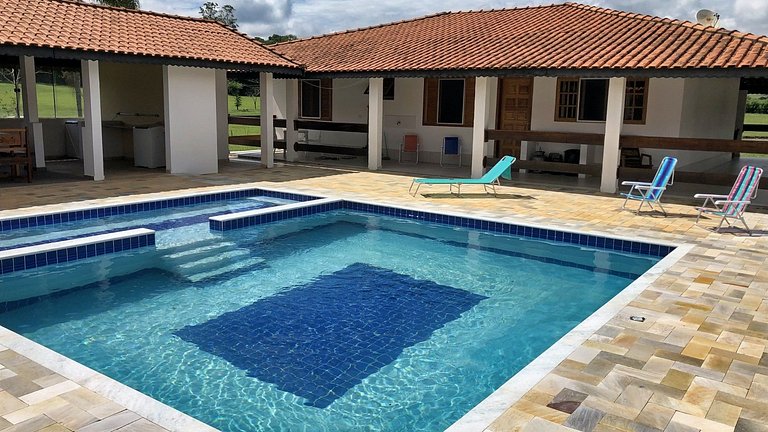 Casa de Campo com Piscina e Churrasqueira