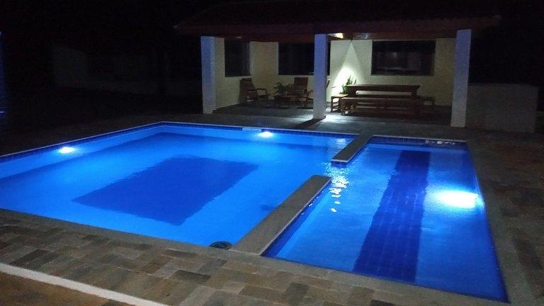 Casa de Campo com Piscina e Churrasqueira