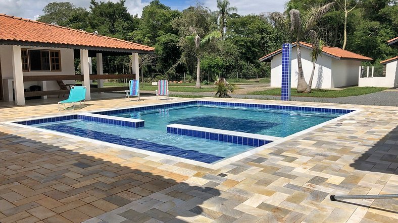 Casa de Campo com Piscina e Churrasqueira