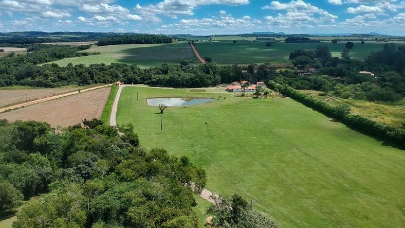 Sítio com Piscina e Área de Lazer Completa