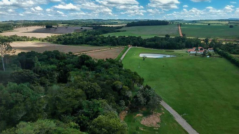 Sítio com Piscina e Área de Lazer Completa