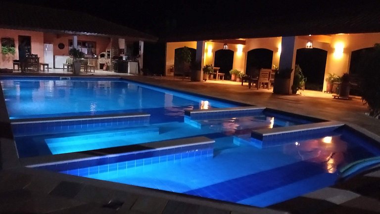 Sítio com Piscina e Área de Lazer Completa