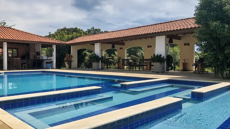 Sítio com Piscina e Área de Lazer Completa