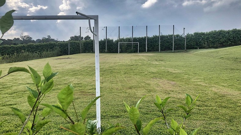 Sítio com Piscina e Área de Lazer Completa