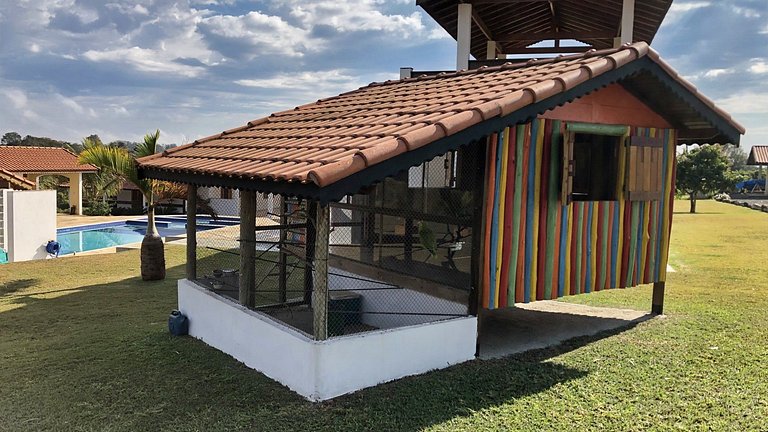 Sítio com Piscina e Área de Lazer Completa