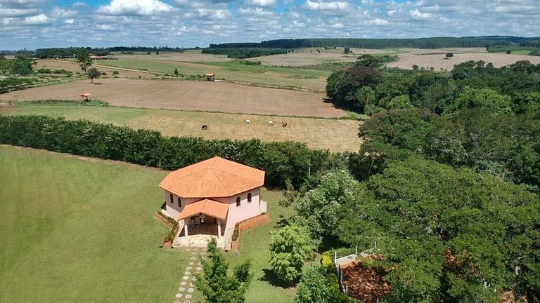 Sítio com Piscina e Área de Lazer Completa