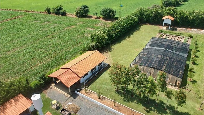 Sítio com Piscina e Área de Lazer Completa