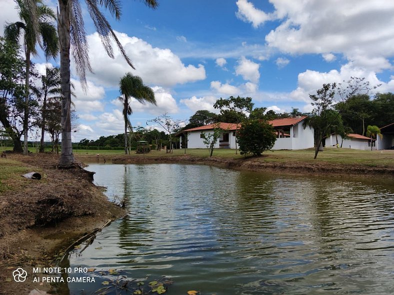 Sítio com Piscina e Área de Lazer Completa